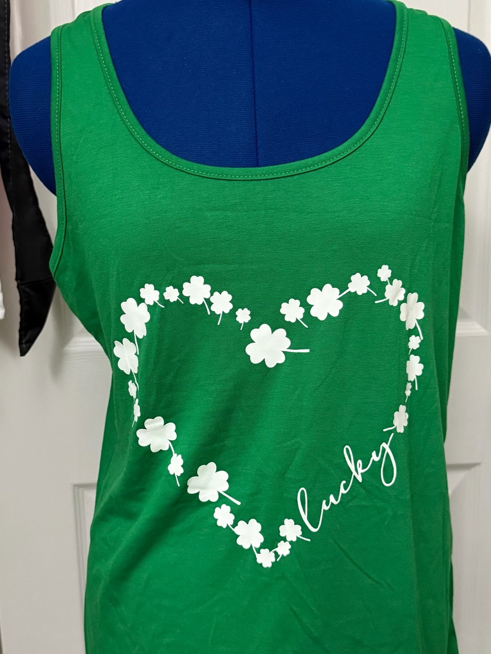 NWT Green Shamrock Heart 'Lucky' Tank Top - Women's Sleeveless Tee
